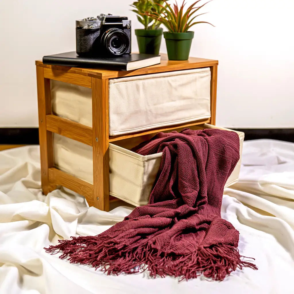 Mobile contenitore dalle linee moderne, marrone e beige, per la casa