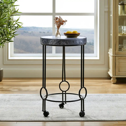 Tavolino alto dal design essenziale, nero, per la casa